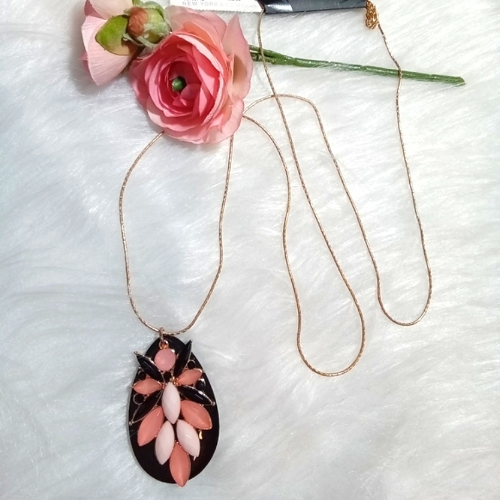🩷New Pink and Black  Necklace 🩷